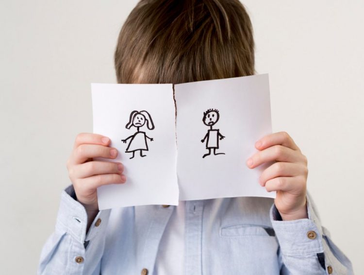 پیشگیری از آسیبهای طلاق روی کودکان